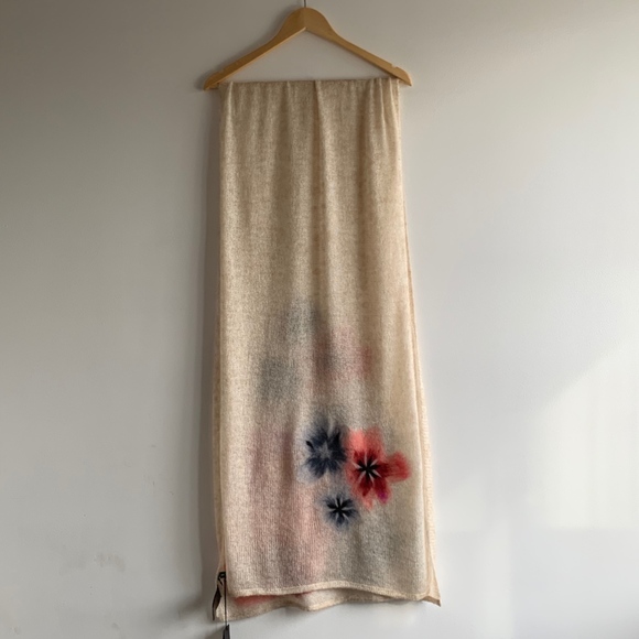 NWT Felted Bouquet Scarf by Troubadour - Picture 4 of 8